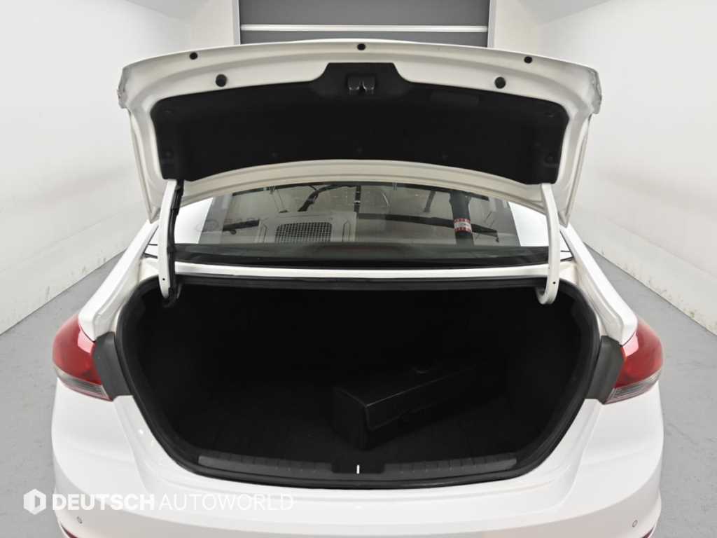 HYUNDAI Avante 2018 Blanco - Importación desde Corea - HF Imports Iquique - Foto 19