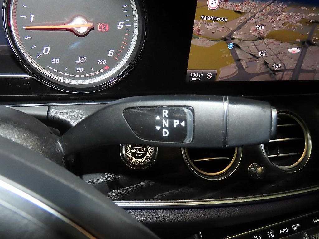 Mercedes Benz E class - Vista 12