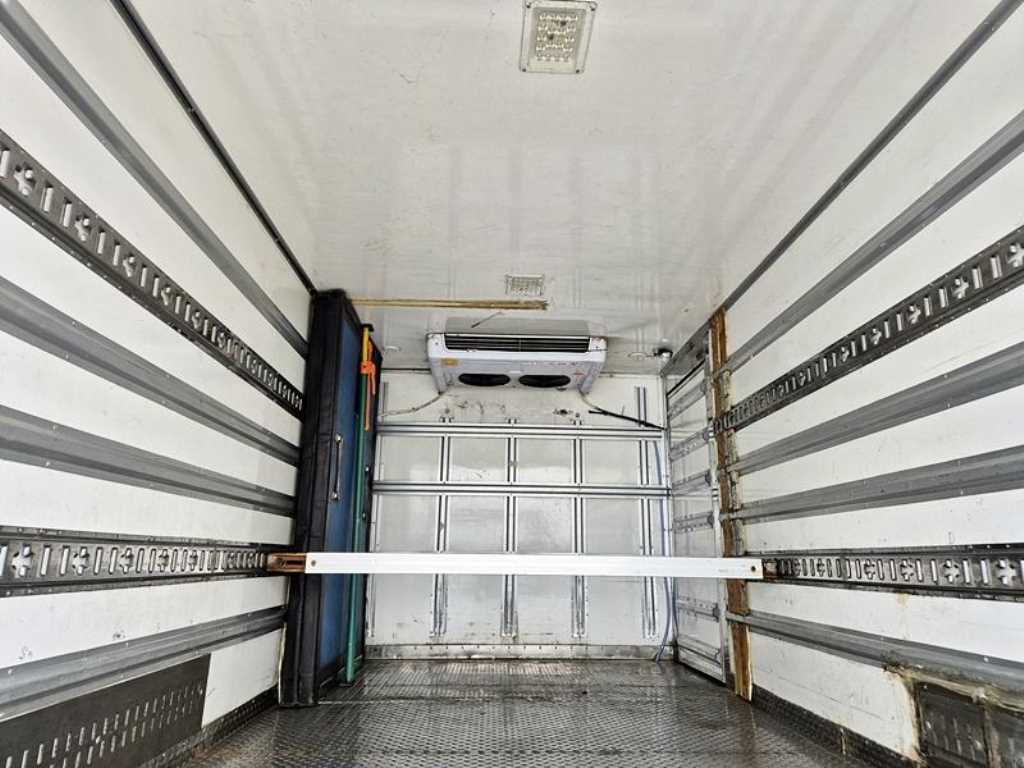 medium and large cargo truck - Vista 9