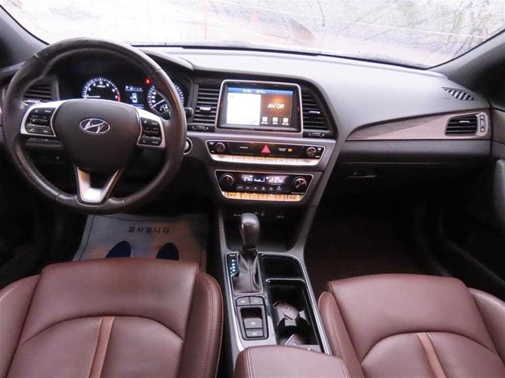 HYUNDAI Sonata - Vista 8