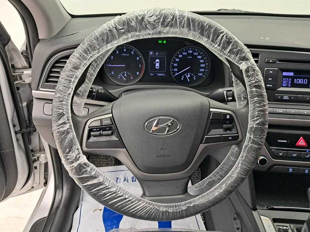 HYUNDAI Avante - Vista 7