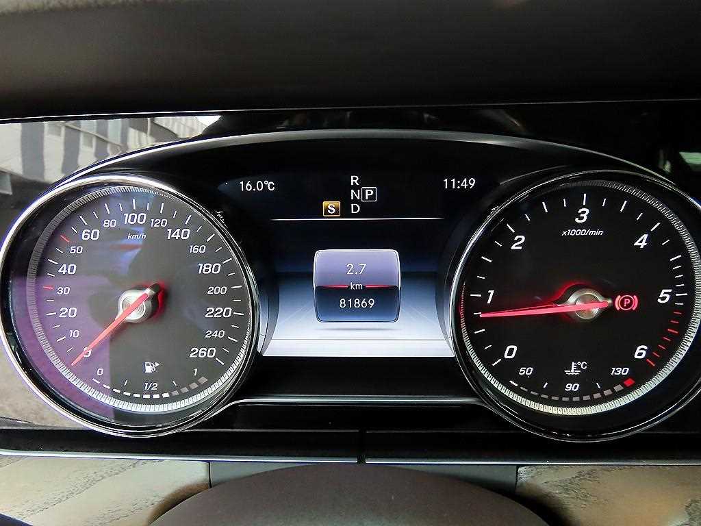 Mercedes Benz E class - Vista 9