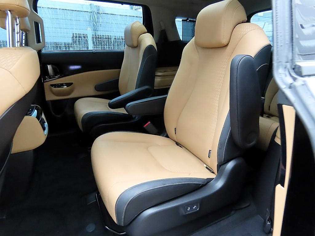 KIA Carnival - Vista 6
