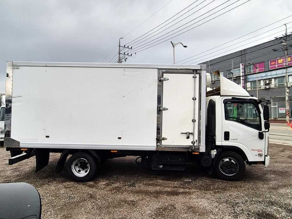 medium and large cargo truck - Vista 4