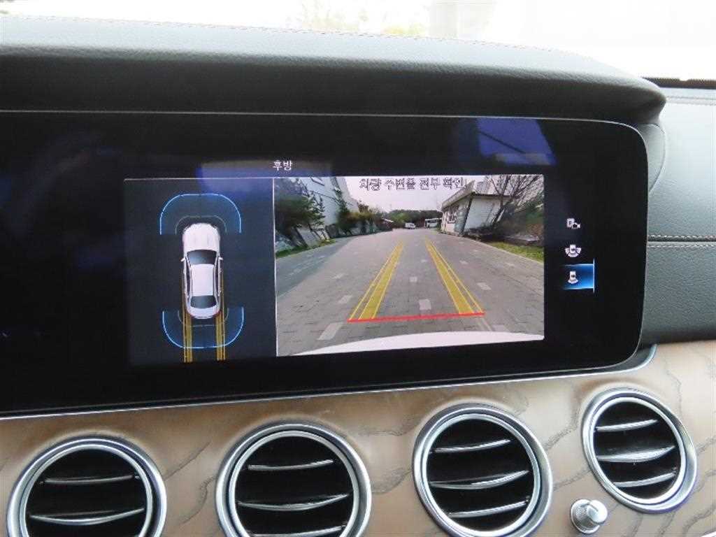 Mercedes Benz E class - Vista 9