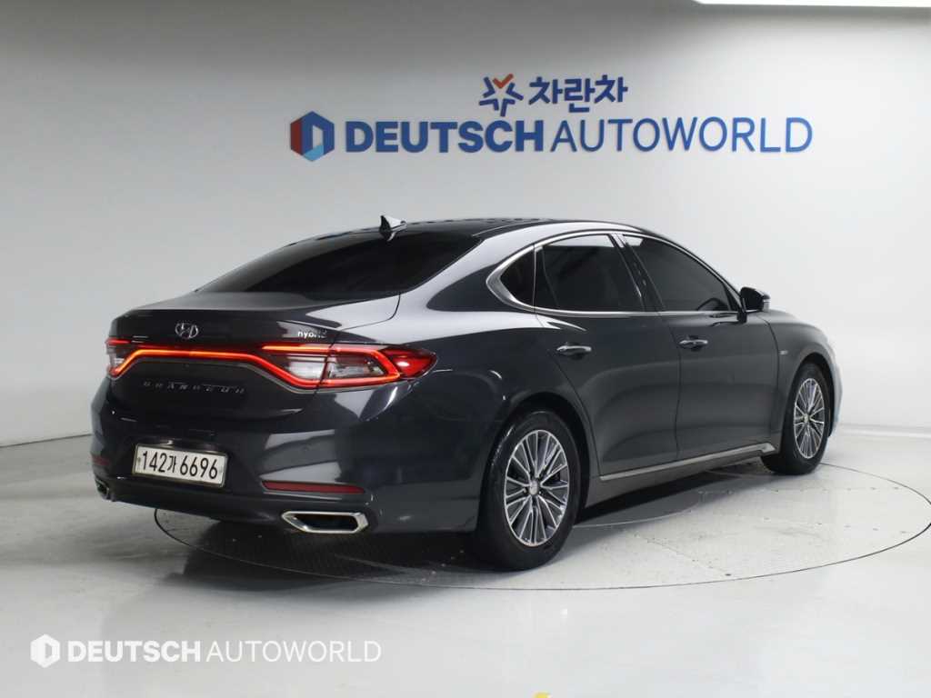 HYUNDAI Grandeur - Vista 4