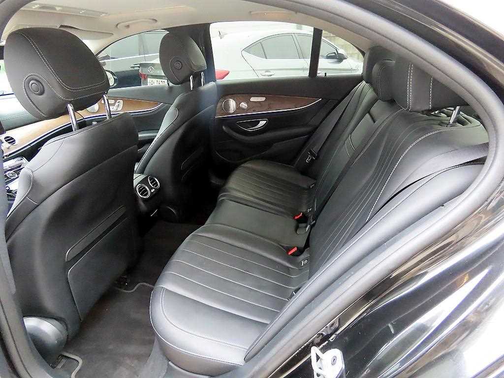 Mercedes Benz E class - Vista 7