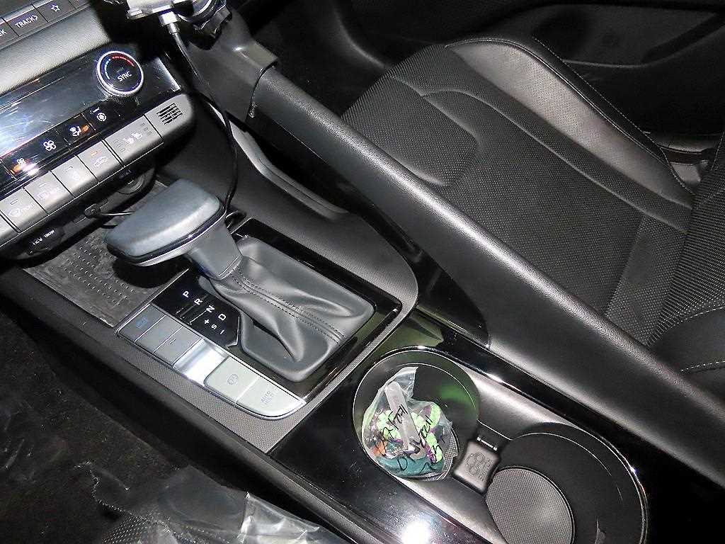 HYUNDAI Avante - Vista 12