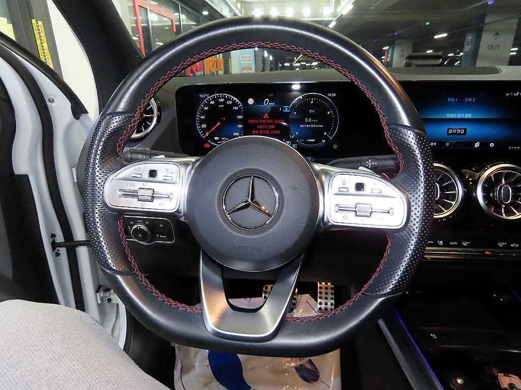 Mercedes Benz EQA - Vista 8