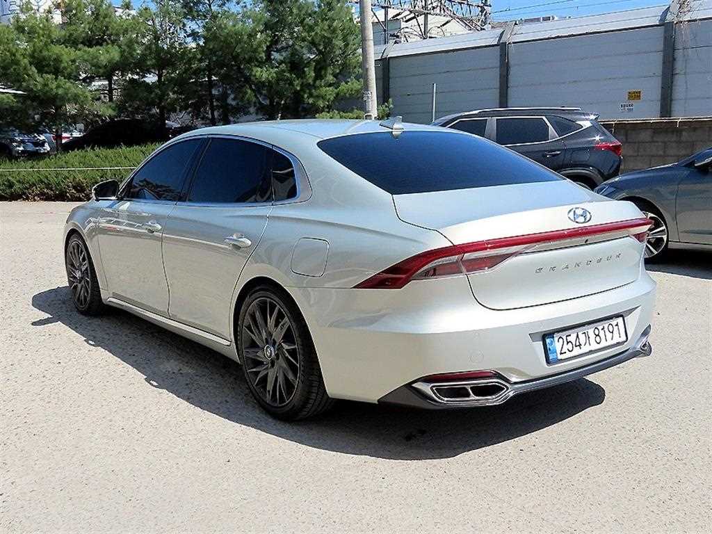 HYUNDAI Grandeur - Vista 3