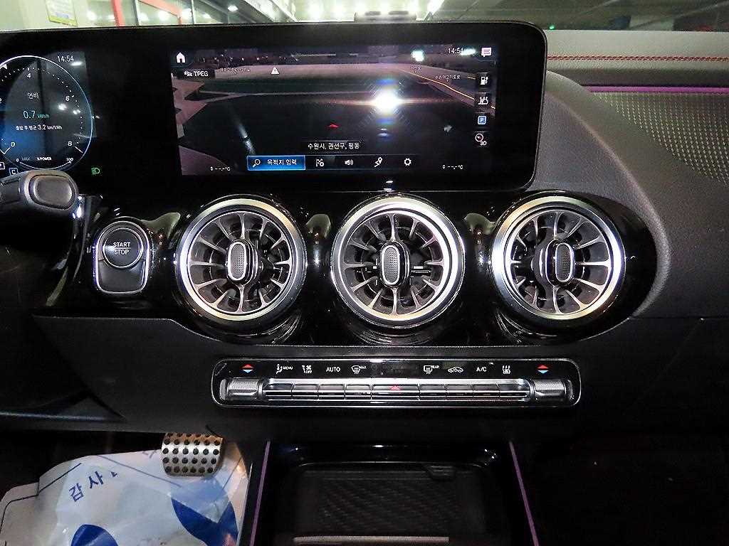 Mercedes Benz EQA - Vista 11