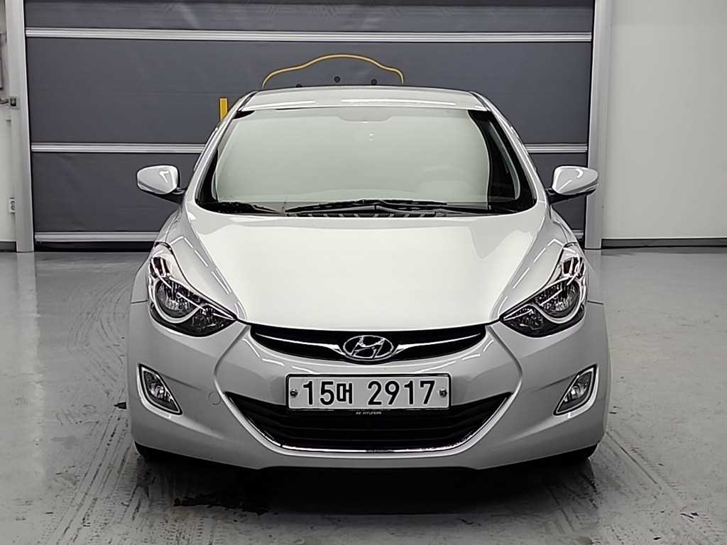 HYUNDAI Avante - Vista 2