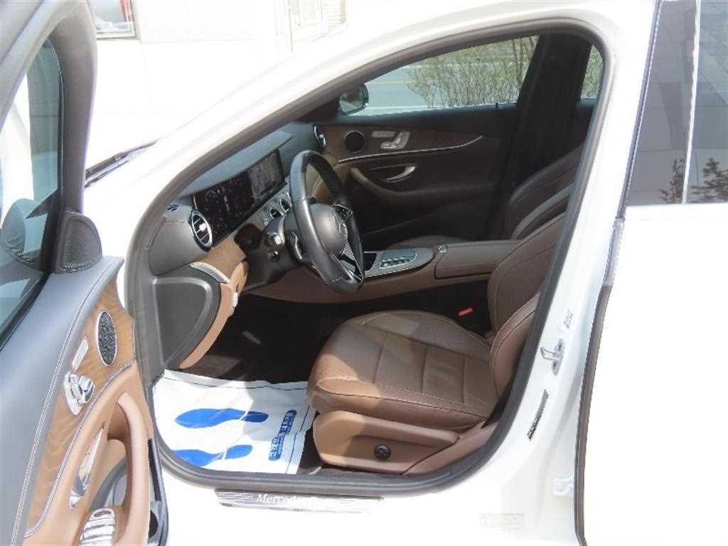 Mercedes Benz E class - Vista 12