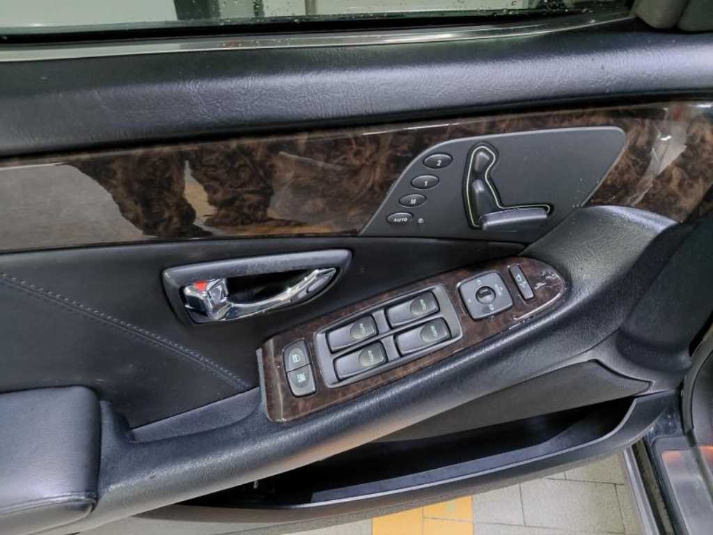 HYUNDAI Equus - Vista 12