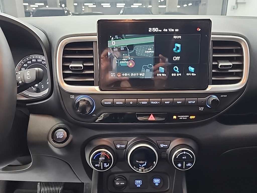 HYUNDAI Venue - Vista 10