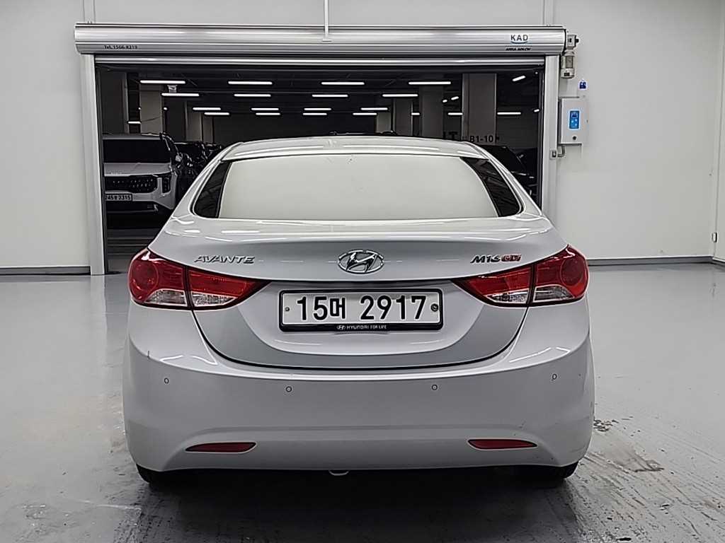 HYUNDAI Avante - Vista 3