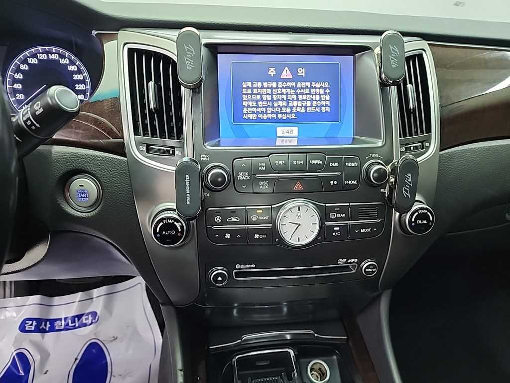 HYUNDAI Equus - Vista 10