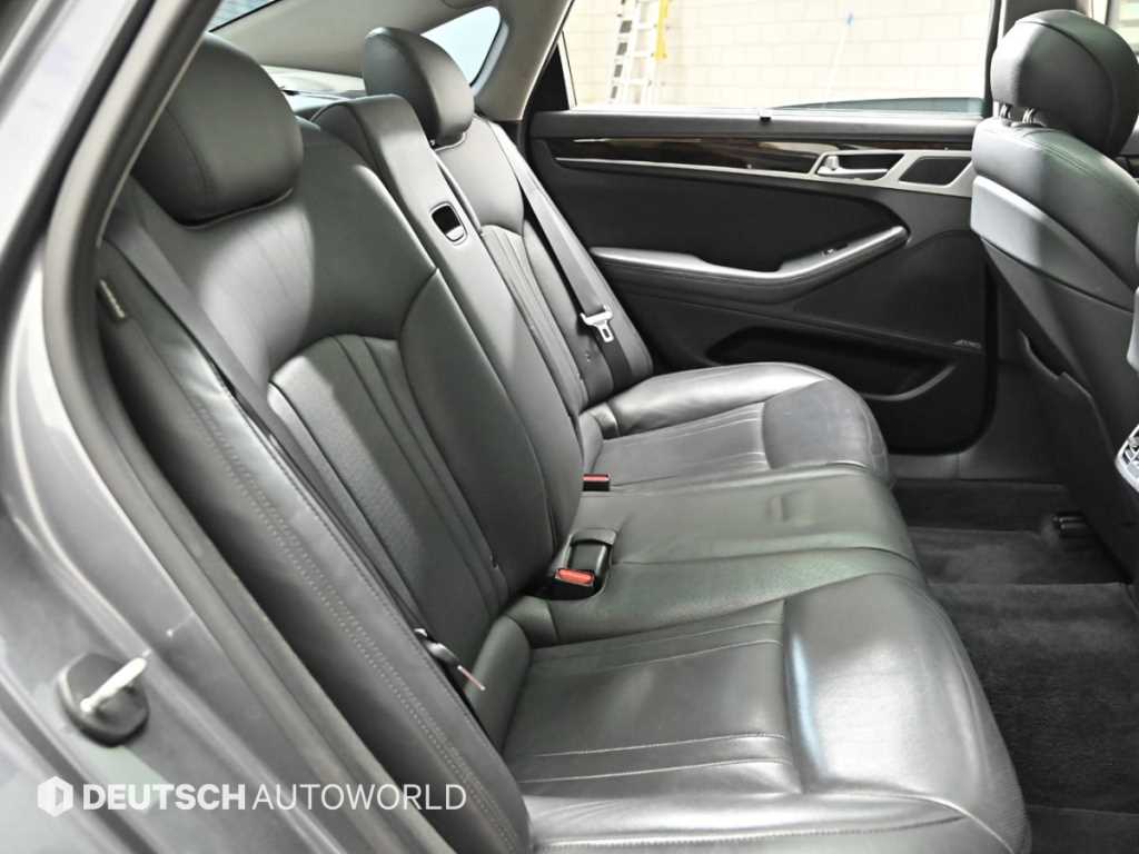 HYUNDAI Genesis - Vista 12