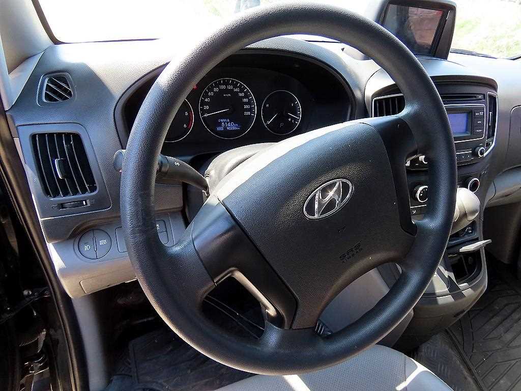 HYUNDAI Starex - Vista 6