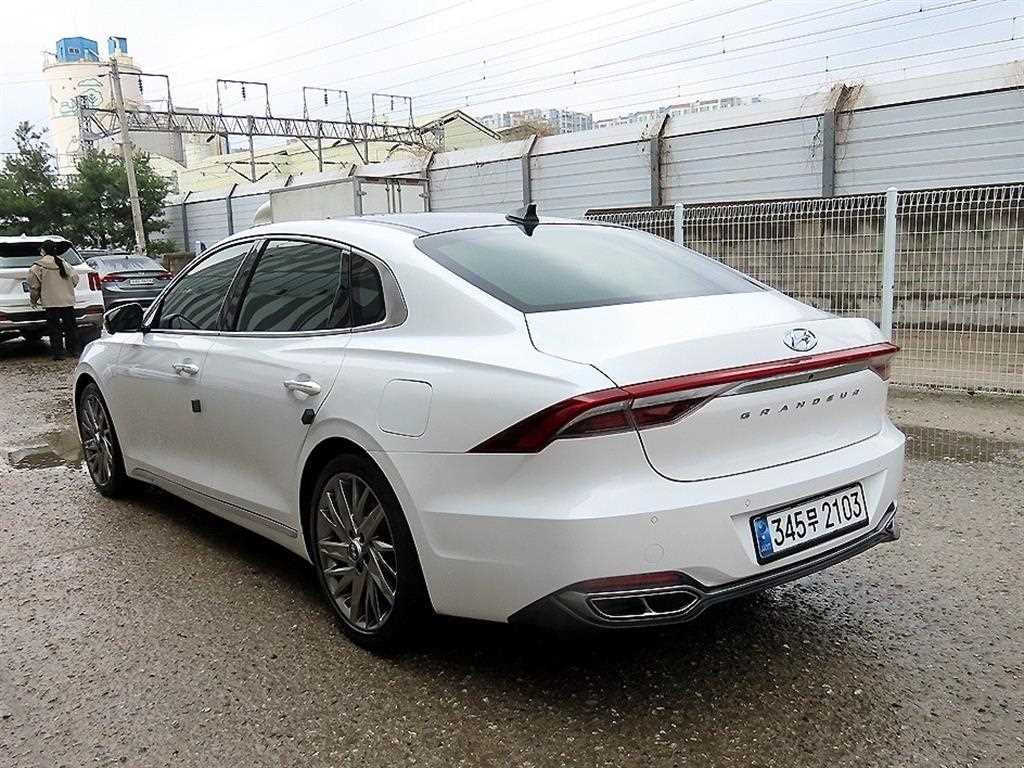HYUNDAI Grandeur - Vista 3