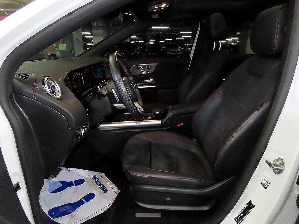 Mercedes Benz EQA - Vista 6