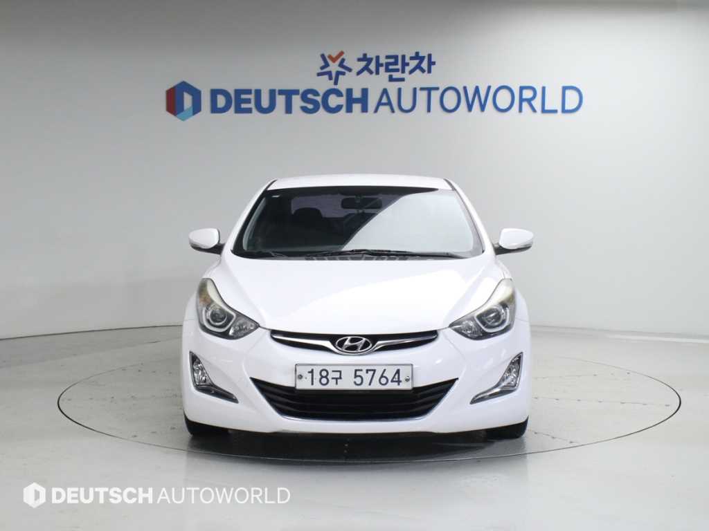 HYUNDAI Avante - Vista 3