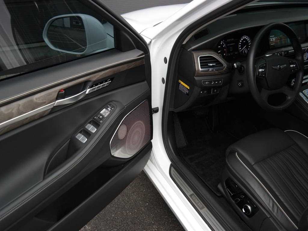 Genesis G90 - Vista 10