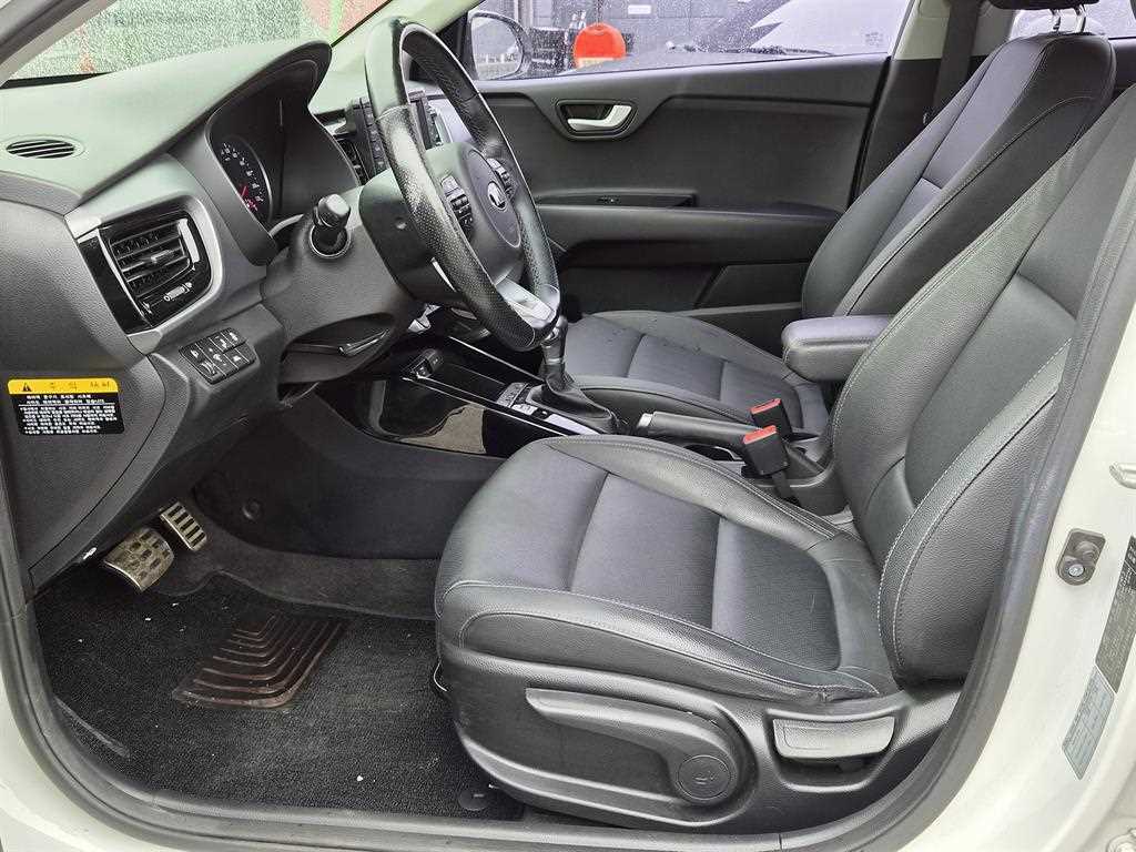 KIA Stonic - Vista 10