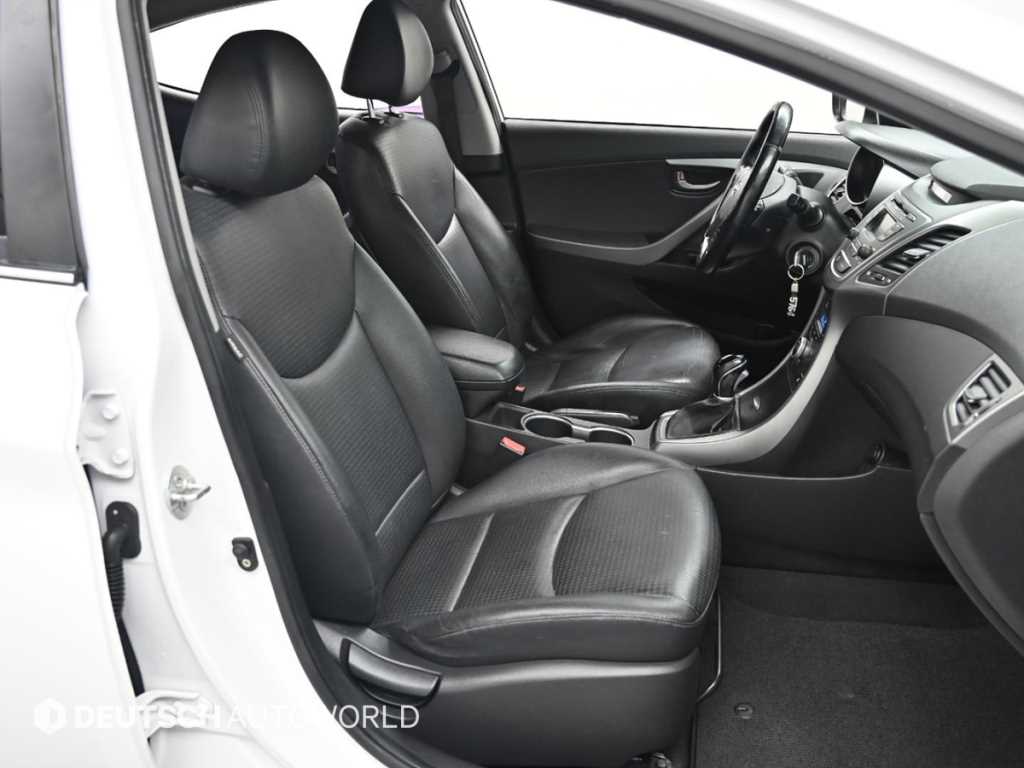 HYUNDAI Avante - Vista 10