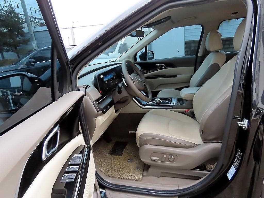 KIA Carnival - Vista 5