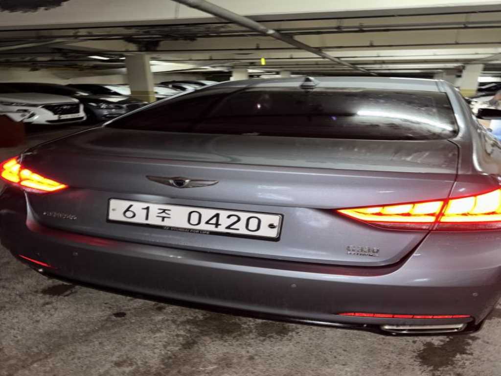 HYUNDAI Genesis - Vista 4