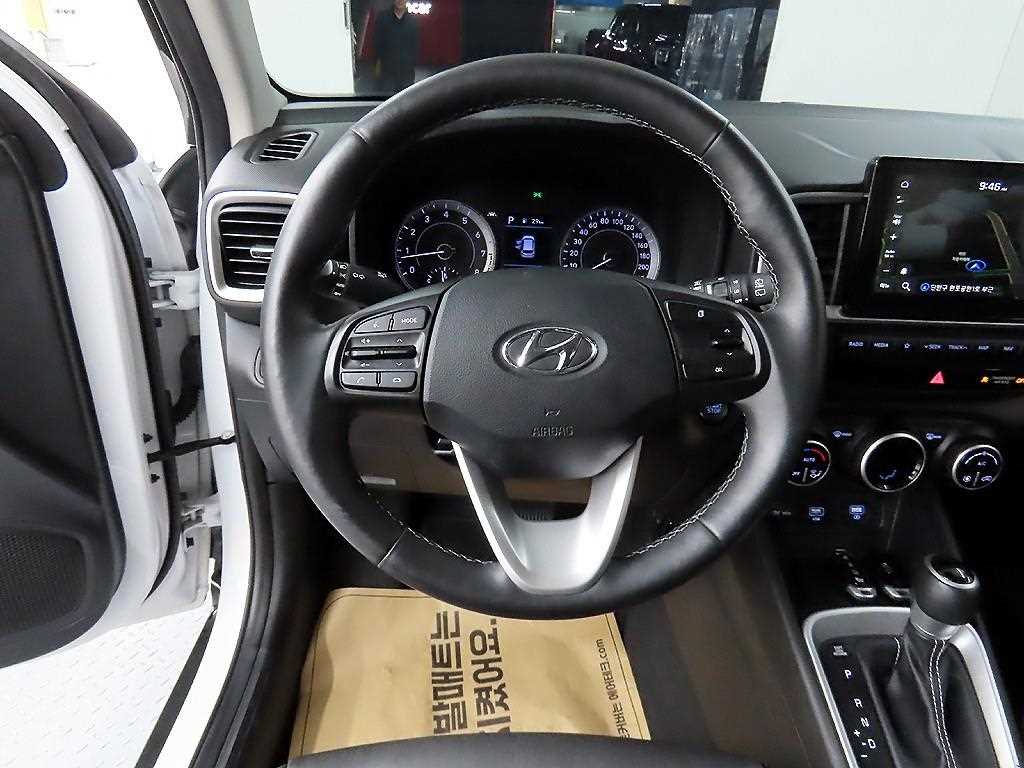 HYUNDAI Venue - Vista 9