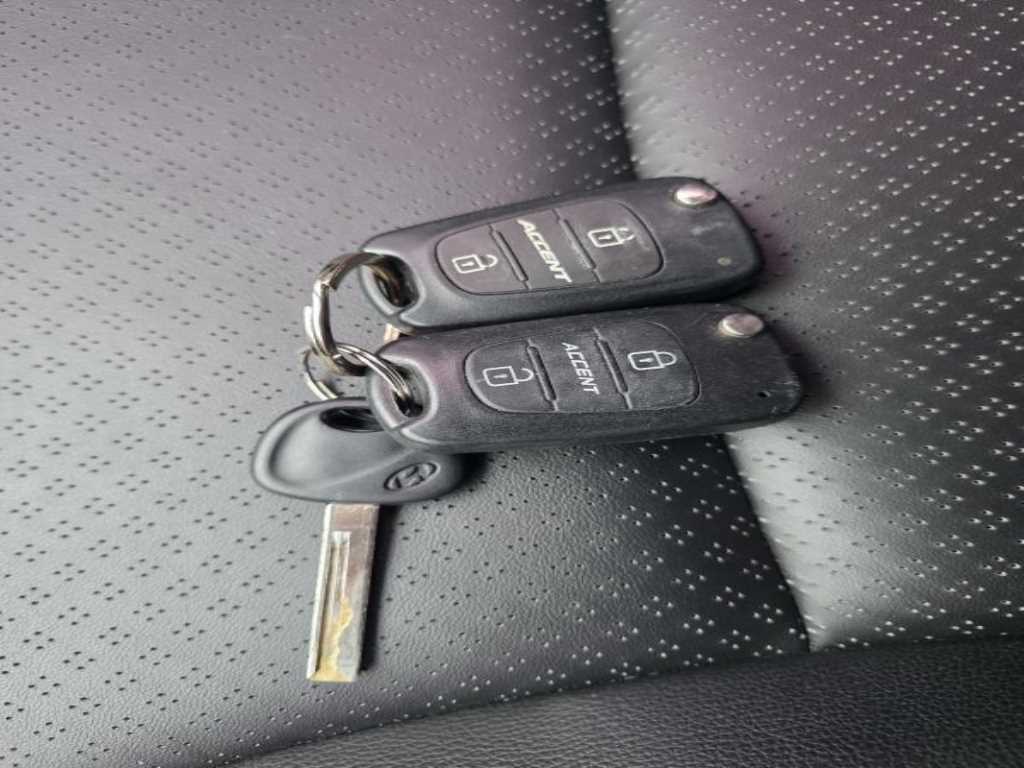 HYUNDAI Accent 2011 - Importación desde Corea - HF Imports Iquique - Foto 18