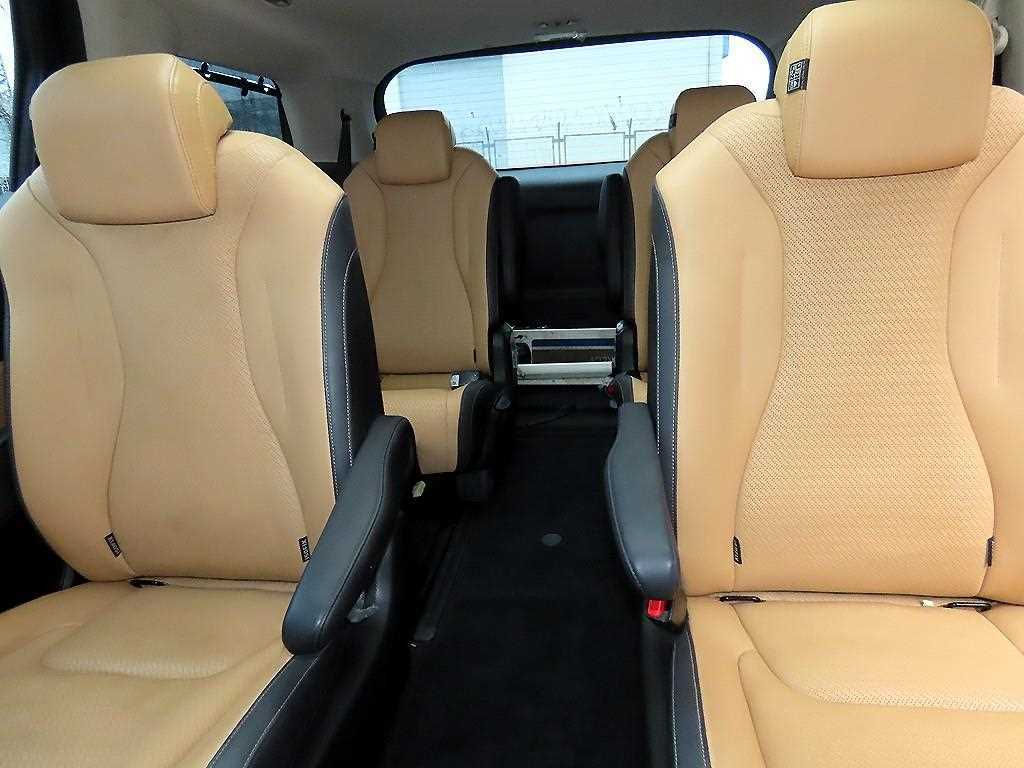 KIA Carnival - Vista 7