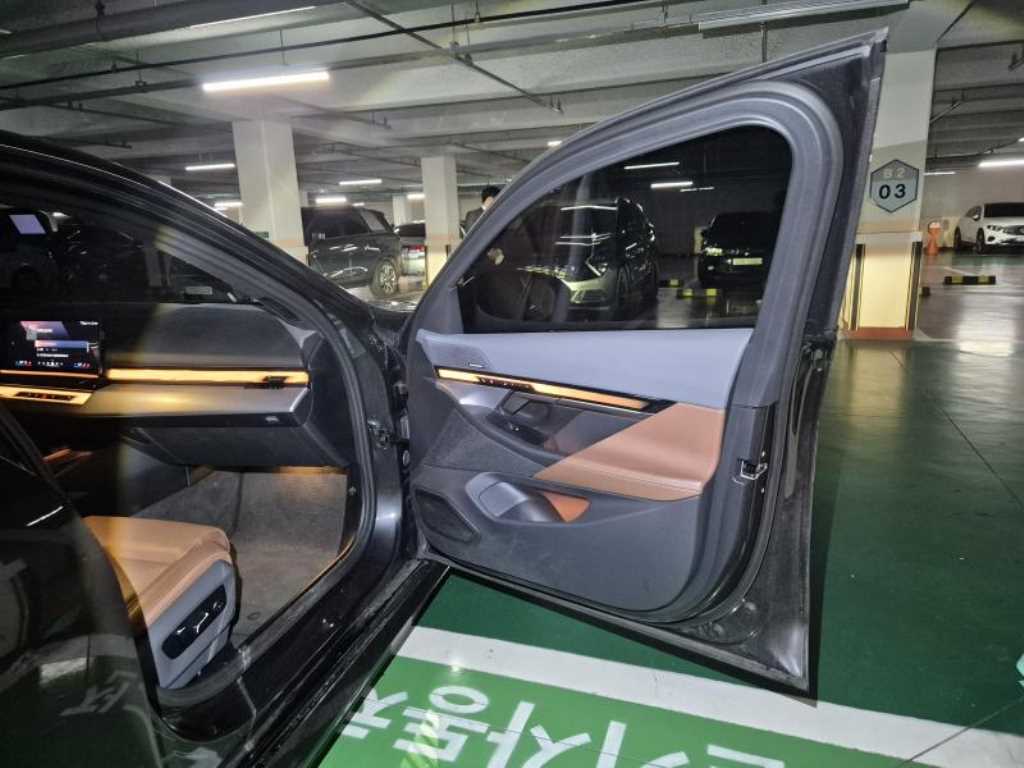BMW i5 - Vista 10