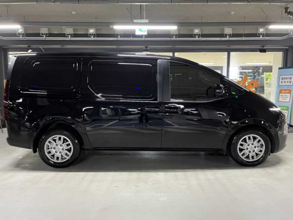 HYUNDAI Staria - Vista 3