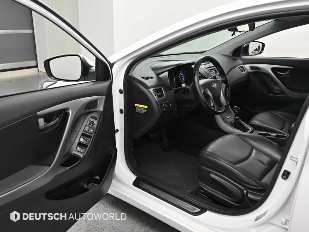 HYUNDAI Avante - Vista 11