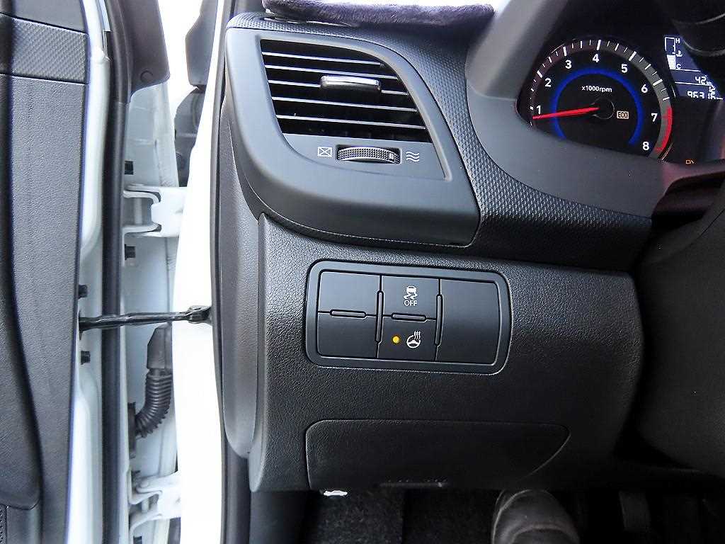 HYUNDAI Accent - Vista 12