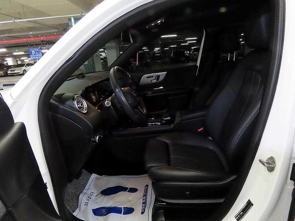 Mercedes Benz GLB Class - Vista 6