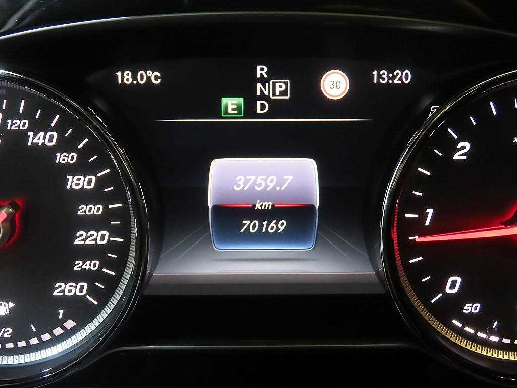 Mercedes Benz E class - Vista 9