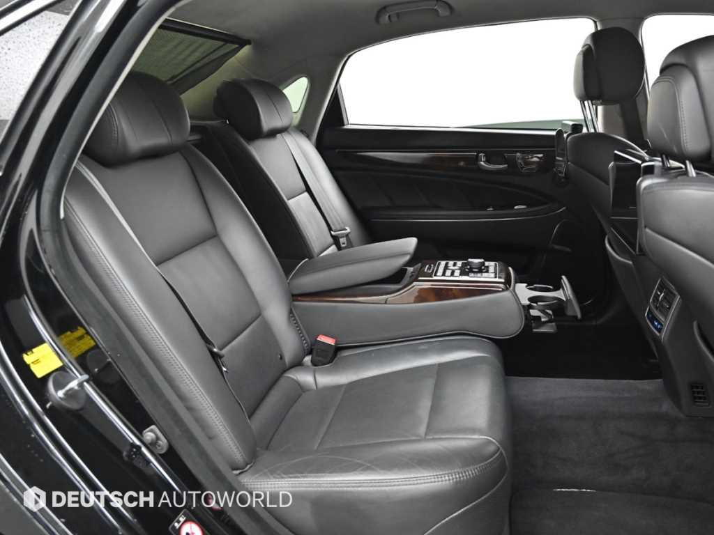 HYUNDAI Equus - Vista 12