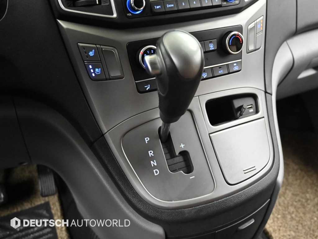 HYUNDAI Starex - Vista 9