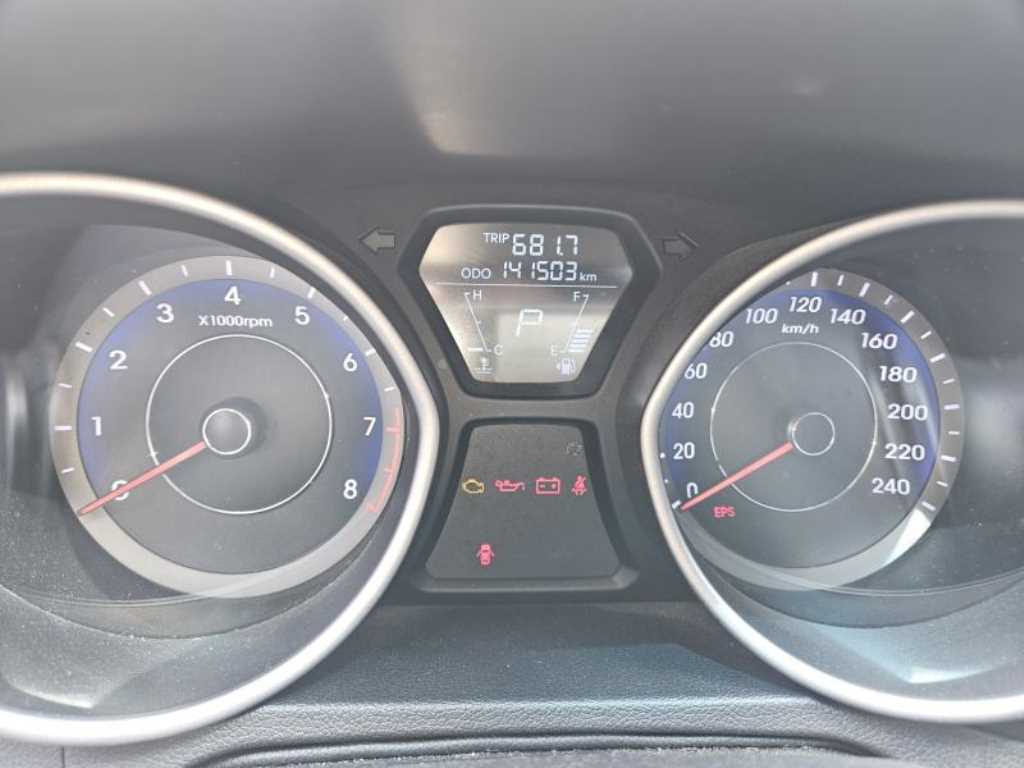 HYUNDAI Avante - Vista 6