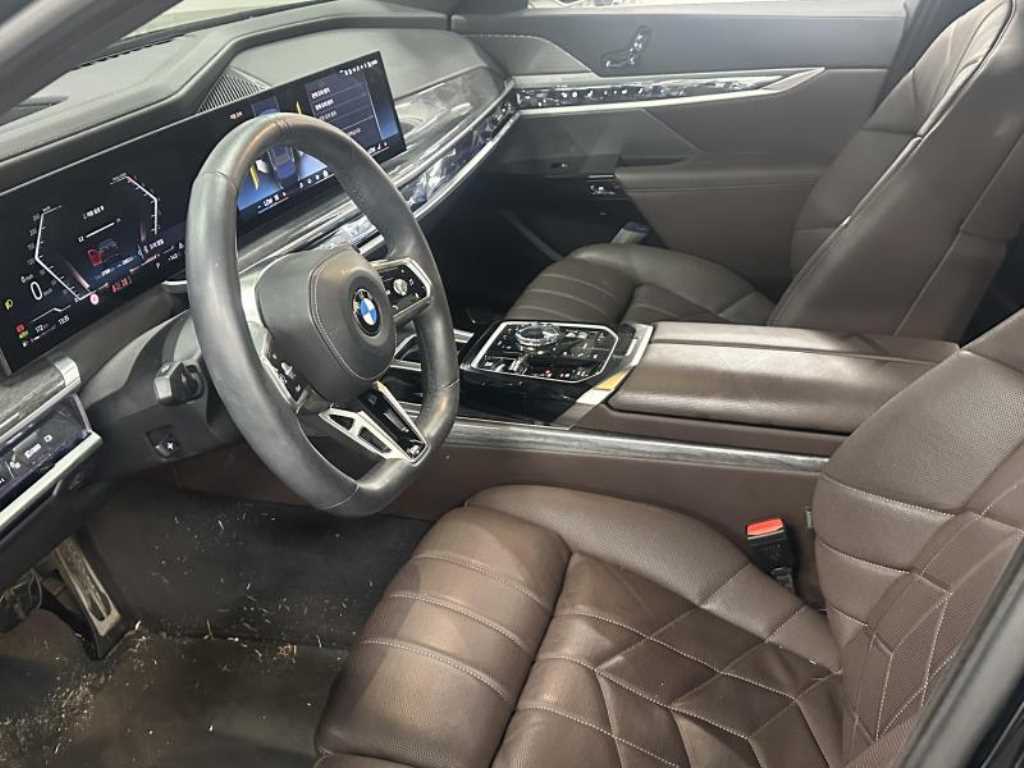 BMW 7 Series - Vista 8