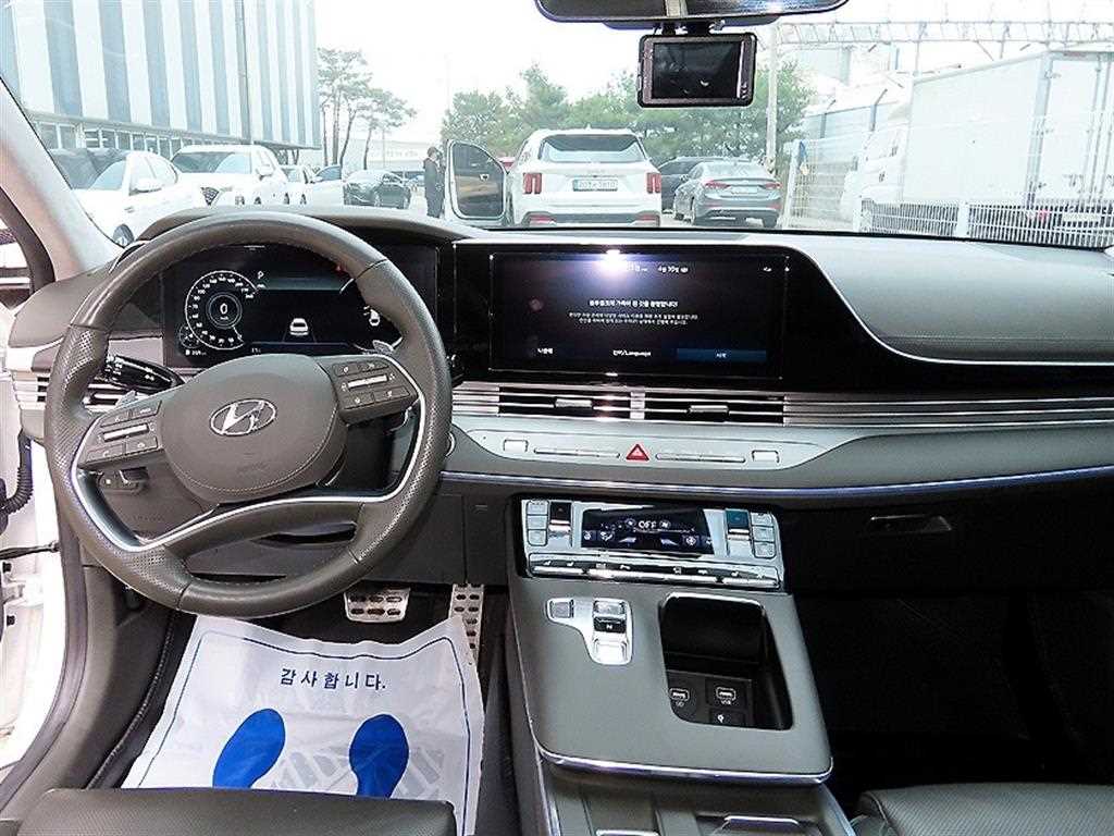 HYUNDAI Grandeur - Vista 7