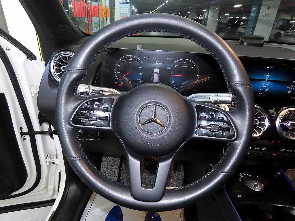 Mercedes Benz GLB Class - Vista 8