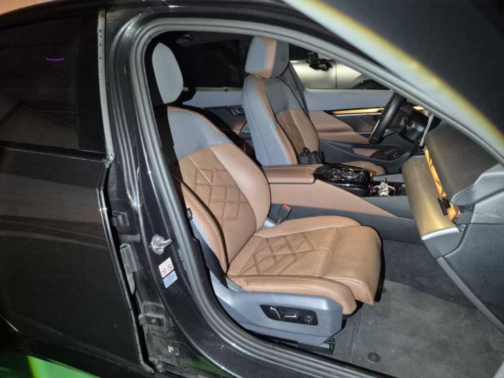 BMW i5 - Vista 11