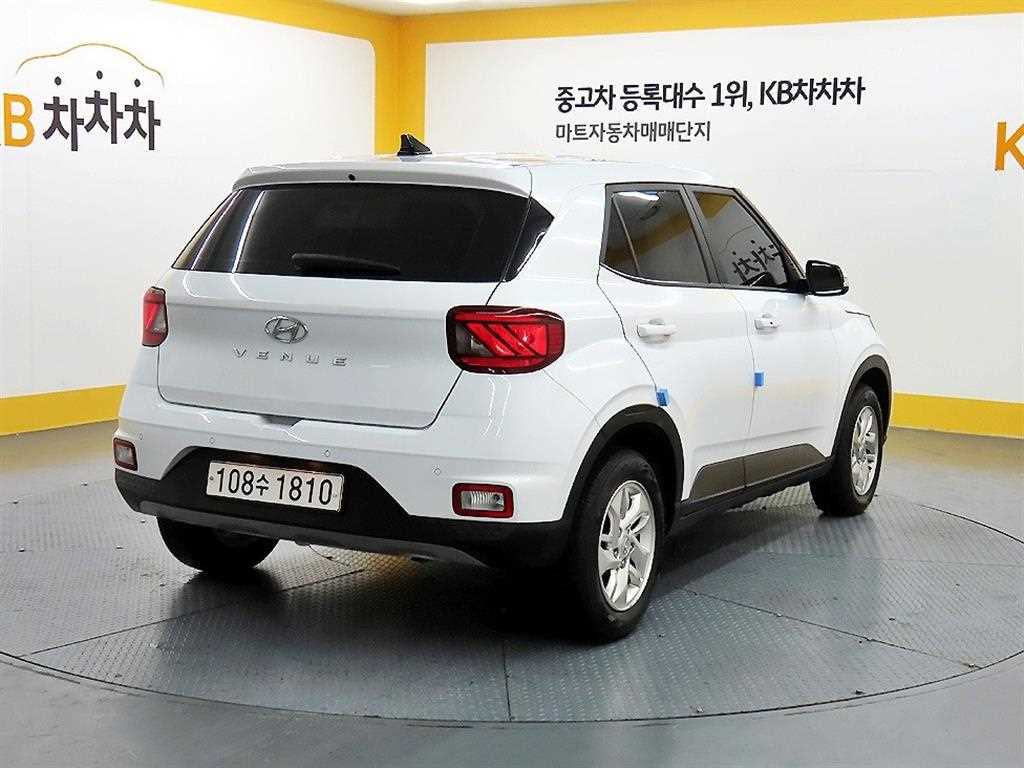 HYUNDAI Venue - Vista 4