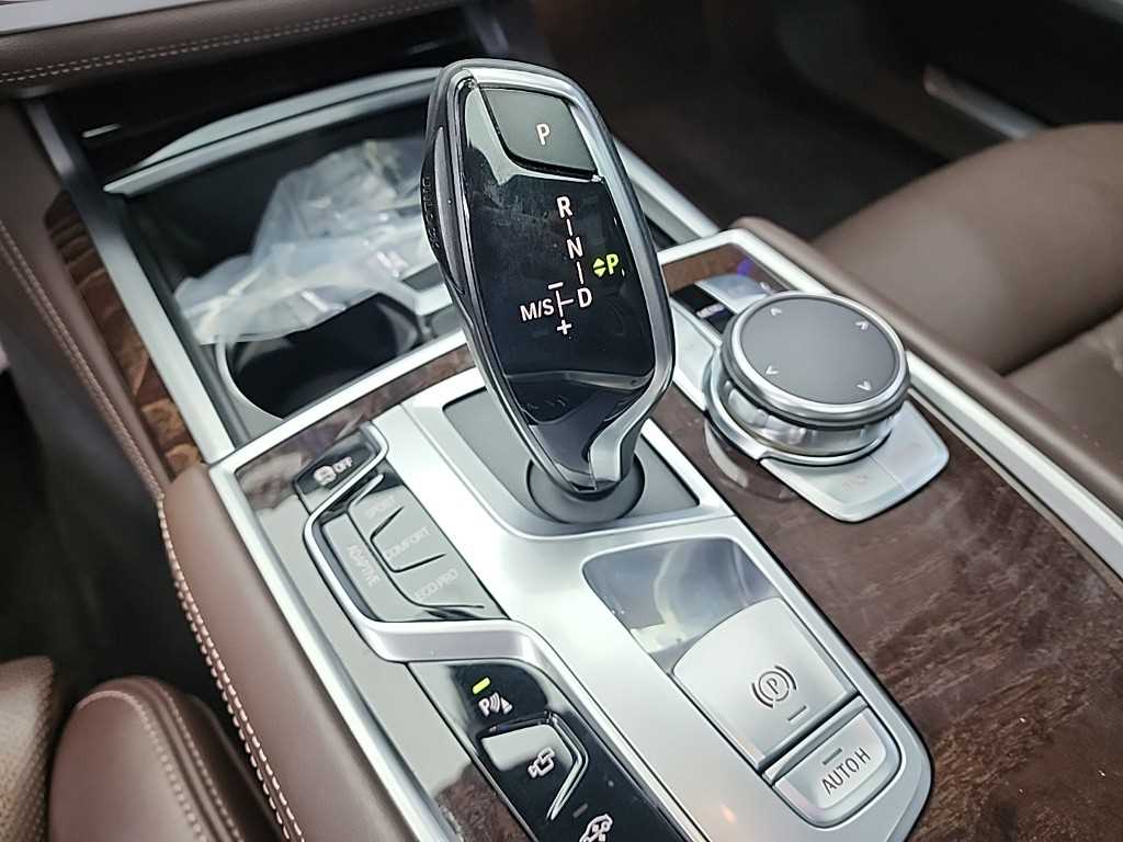 BMW 7 Series - Vista 8