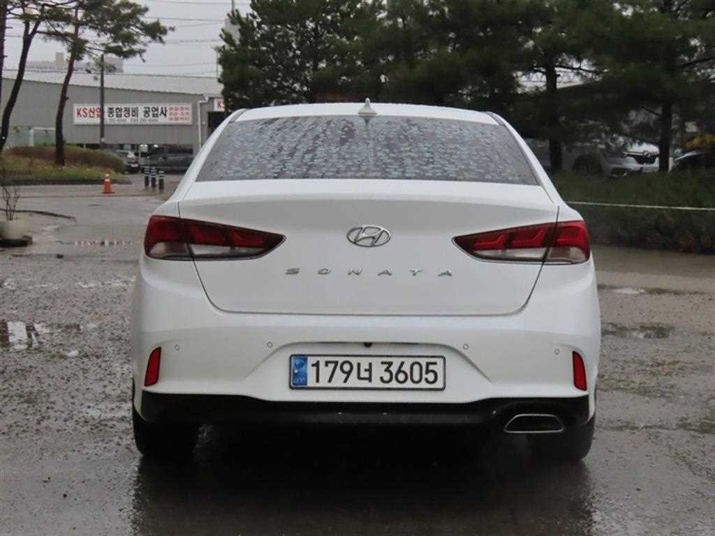 HYUNDAI Sonata - Vista 4